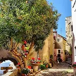 Vakantiehuis Lovely House With Private Pool 3x2 With Jacuzzi And Breakfast With Garden And Bbq Next Seaside And Train Station Sarzana