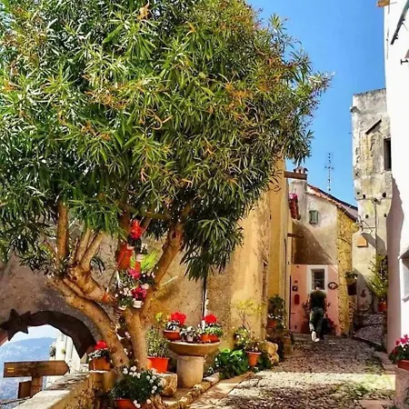 Дом отдыха Lovely House With Private Pool 3x2 With Jacuzzi And Breakfast With Garden And Bbq Next Seaside And Train Station Сарцана
