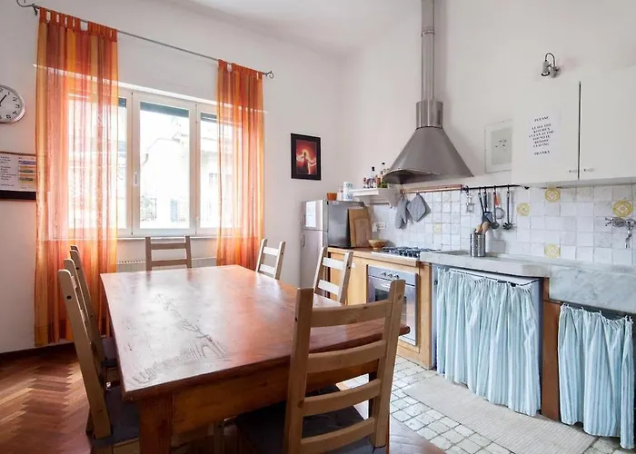 Сasa de vacaciones Lovely House With Private Pool 3x2 With Jacuzzi And Breakfast With Garden And Bbq Next Seaside And Train Station *